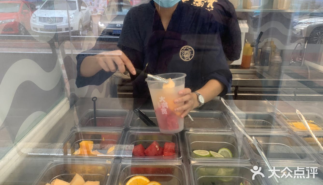 这杯霸气满桶水果茶，不要跟我抢喝啊