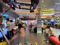 -反斗乐园π·电玩·高空拓展·蹦床(龙华天虹店)