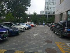 -艾维克大厦-停车场