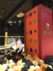 -蹦蹦跳跳(新奥购物中心店)