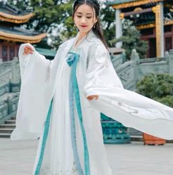 -月月婚纱礼服仓储店(王府井店)