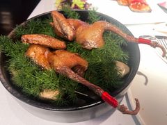 法式乳鸽-弦月窗LUNETTE BY AMANDA(复兴路店)