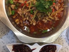 -兔行天下-鸿鹤鲜锅兔(中海国际店)