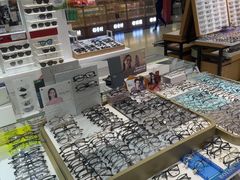 -美式眼镜·授权蔡司.依视路.尼康.豪雅.明月(人民广场店)