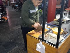 面包甜点陈列柜-彭哥甩饼王(城隍庙广场店)