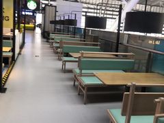 大堂-星巴克(青岛火车北站候车大厅店)