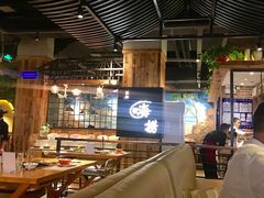 大堂-洪氏嗨捞·广东猪肚鸡·椰子鸡火锅(西咸万象城店)