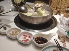 -洪氏嗨捞·猪肚鸡火锅(阳光天地店)