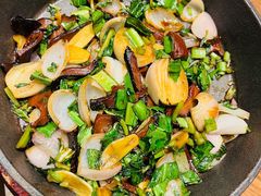 铁板牛肝菌-云海肴·汽锅鸡·云南代表菜(天山百盛优客店)