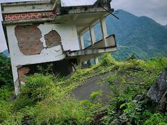 -四川汶川特大地震漩口中学遗址