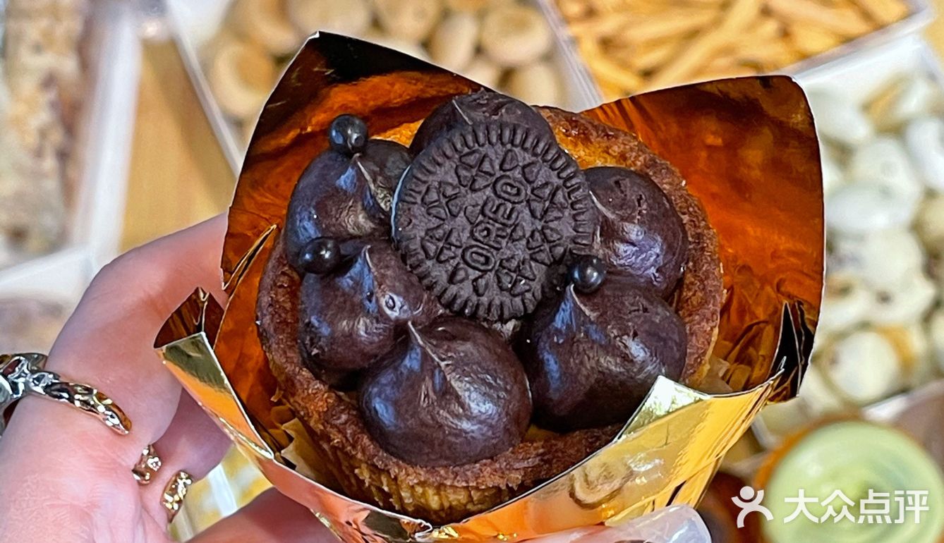 中间夹着一层芋泥馅儿 真的超爱芋泥的各种东西！