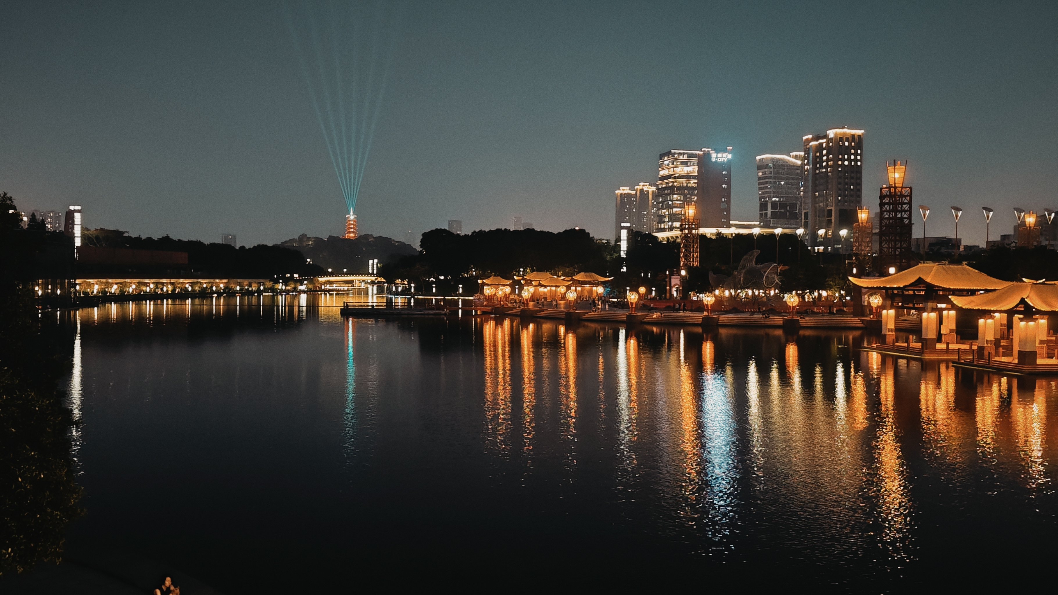 千灯湖夜景发朋友圈图片