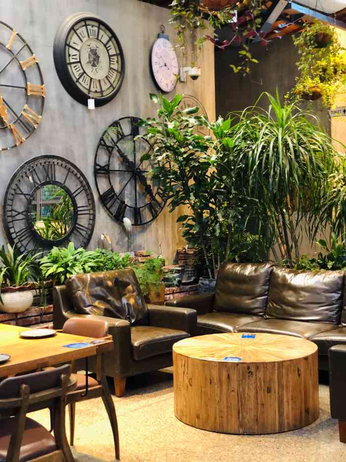 南岸时光-"【南岸时光】——夏都小镇里一家很大很大的.