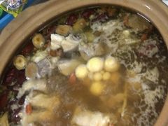 -广味炭炉鸡煲(宝业路分店)