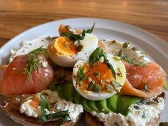 牛油果三文鱼吐司-Egg•Allday Brunch(襄阳北路店)