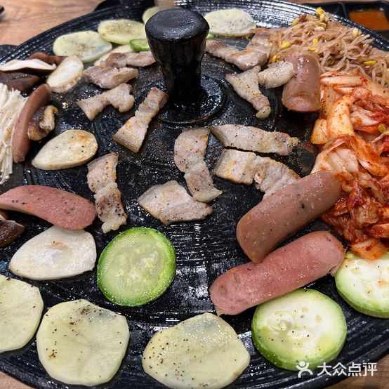 弘大韩国传统烤肉店(银泰城店)