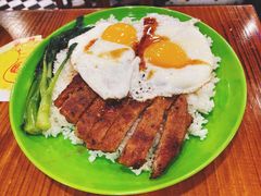 黑椒汁猪扒煎双蛋饭-澳门陈光记烧味饭店(南京德基广场店)