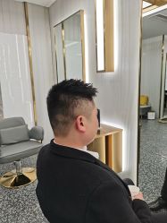 -即型男士理发工作室