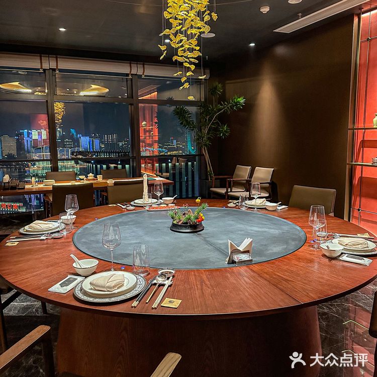 在41楼高空餐厅约会，浪漫到哭！！