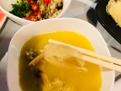 -鲜入围煮花胶鸡海鲜火锅