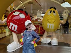 -m豆巧克力世界(上海世茂广场店)