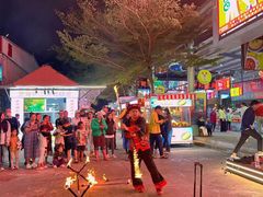 -三亚火车头万人海鲜广场