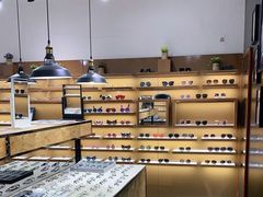 -罗伯特眼镜·蔡司官方授权(罗湖国贸店)