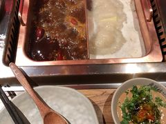 -吴氏老牌坊云南鱼豆花火锅店(通江街店)