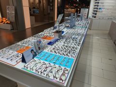-美式眼镜·授权蔡司.依视路.尼康.豪雅.明月(南翔印象城店)
