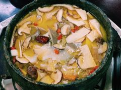 -绿色墨脱石锅城