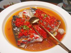 老坛剁椒蒸鲜活鱼头-老湘村·湖南土菜(天河维多利店)