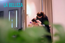 染发操作-LA BELLEZA倍丽莎美发沙龙