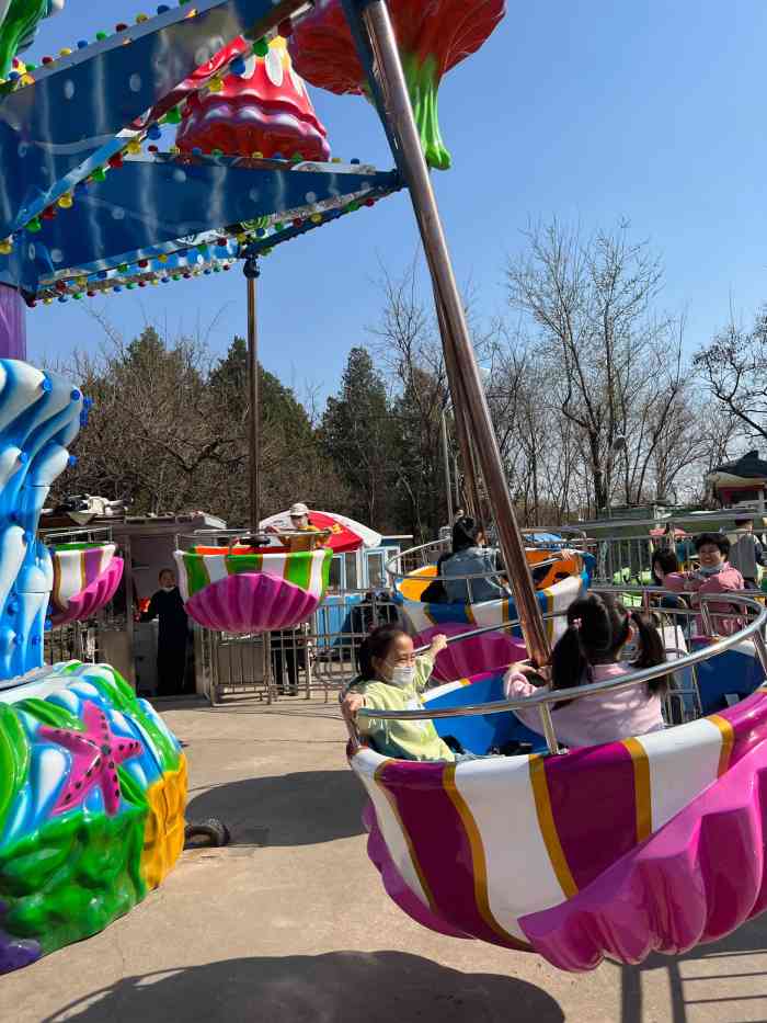 长虹生态园-"重新整修之后,尤其有个开花的日子那些人啊.