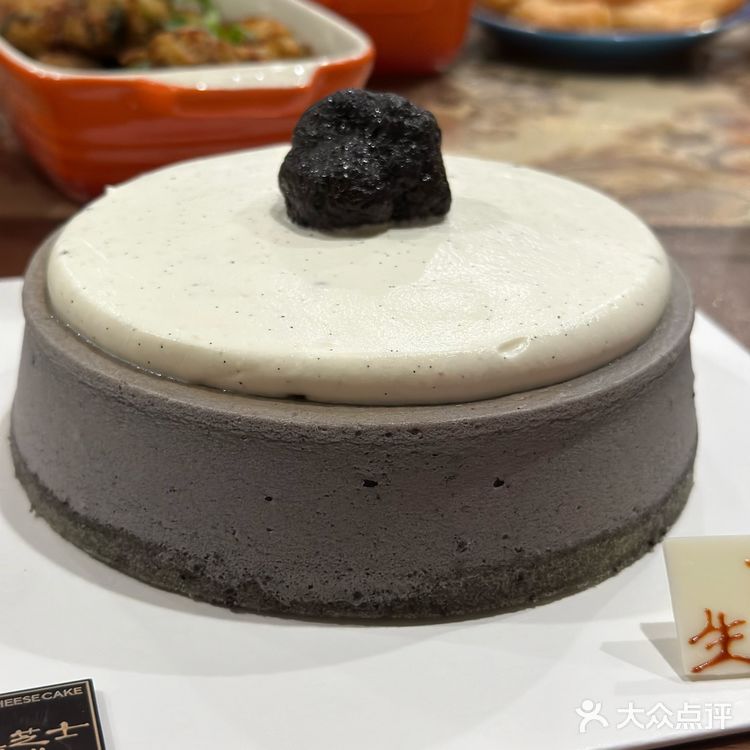 好利来新品 | 黑松露香草口味半熟芝士蛋糕测评