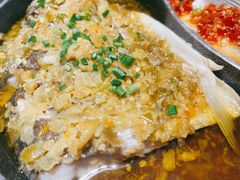 -阿瓦山寨·湘菜现炒·剁椒鱼头王(咸阳总店)