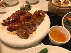 烧鹅拼叉烧-煲王粤菜餐厅(中侨中心店)