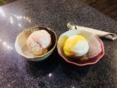 -莓园冰淇淋店