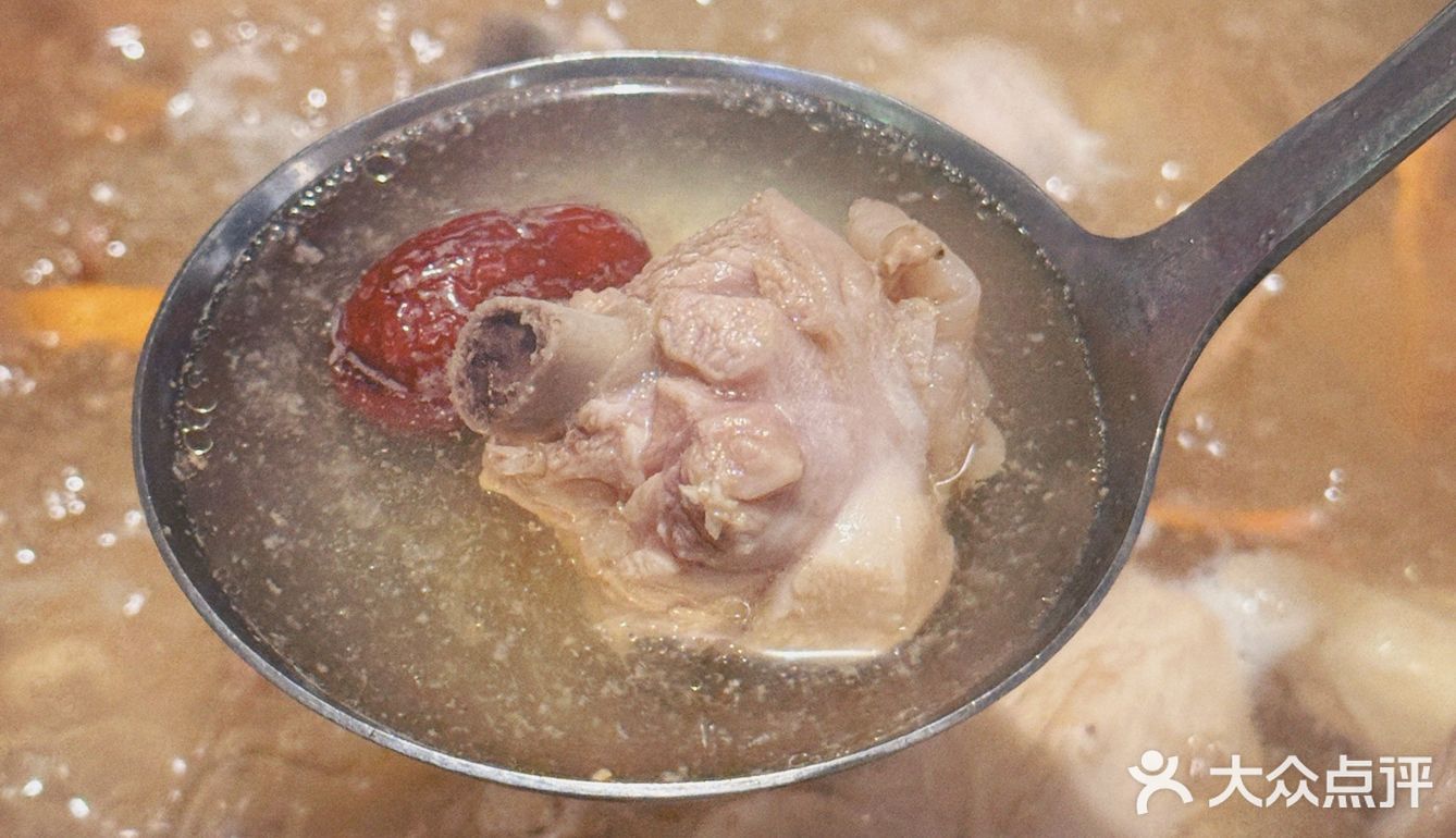 河海鲜都很棒，红糖糍粑吃起来糯糯的，一口一个