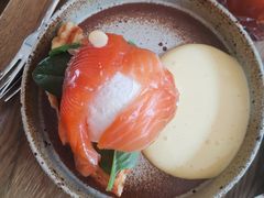 华夫饼配水波蛋烟熏三文鱼-BOR Eatery(安福路店)