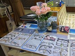 -MiRi眼镜连锁·蔡司·尼康控优点合作店(莘庄店)