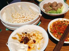-蔡婶牛腩牛杂煲(长安万科店)