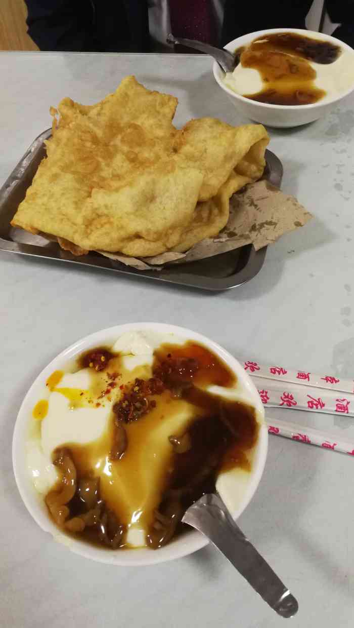 四喜如意小吃卷子王中王-"位置在建设街临近东口,早上停车不是太方便.