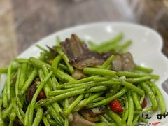 腊肉炒藜蒿-小民大排档(光谷店)