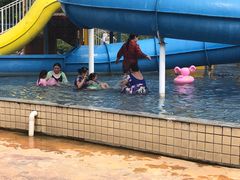 -黄河谷马拉湾海浪浴场