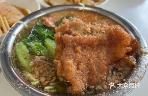 Raw-Pressed Pork Leg Noodles