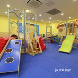 别的宝宝一靠近，宝宝就主动退让，是弱势的表现吗