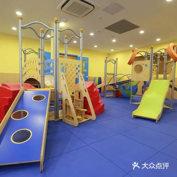 别的宝宝一靠近，宝宝就主动退让，是弱势的表现吗