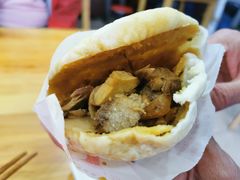 锅盔夹卤肉外-洞子口张老二凉粉(文殊院店)