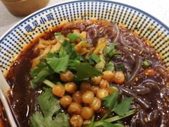 大勺肉酱酸辣粉-遇见小面(东方宝泰店)