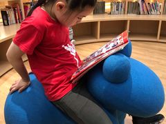 -漕河泾街道图书馆(漕河泾社区文化活动中心店)